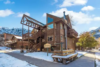 Image de Cozy Remodeled Condo- Walk to Downtown & the River - Beautiful Mountain Views