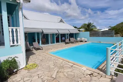 Image de T2 Duplex Turquoise dans Residence avec Piscine