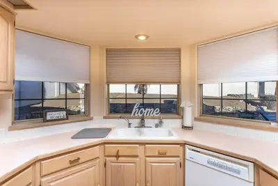 Image de Family Friendly Home + Heated Pool & Spa