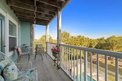 Image de The Egret Condo: B202 is a vacation rental condo with a waterfront bayside view, a pool & more.