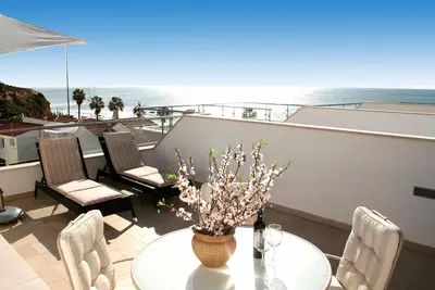 Image de Appartement côté plage - Belle vue sur la mer + piscine