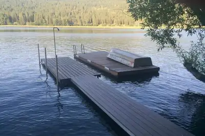 Image de Liberty Lodge - Waterfront Home with Beds for 20
