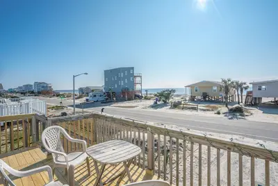Image de Oak Island Beach - A charming cottage with a view you won't get tired of! The Barden Cottage