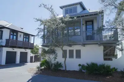 Image de Rosemary Beach Carriage House, just off of the boardwalk, steps from the beach!