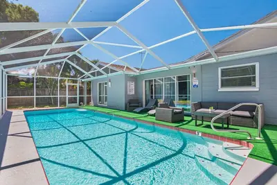 Image de Heated Pool House Only 5 Minutes to Gulf Beaches!