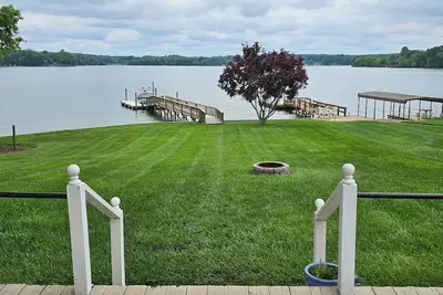 Image de Bring your boat! Anchors Away- Lkn lakefront w great views. Private Dock/Kayaks