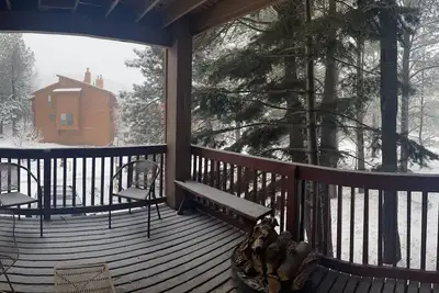 Image de Cozy M&M’s Condo-2 blocks from resort lift!