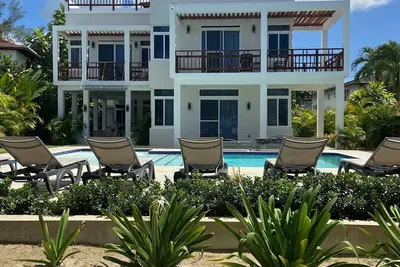 Image de Beachfront, private villa- fully staffed with a pool in Negril, Jamaica