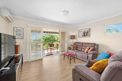 Image de Bright & Breezy ~ 2 Bed/2 Bath /1 Car/ Views!
