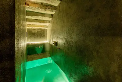 Image de Appartement-d'exception-Douche-Vue sur la cour