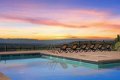 Image de Ski Discounts! Bishop`s Lodge Villa, Hiking, Views