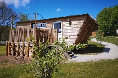 Image de Maison sur roues enveloppée de paille
