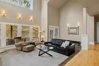 Image de Rafters Court River Wild | Mt Bachelor Village Resort, pool hot tub pet (dog) friendly