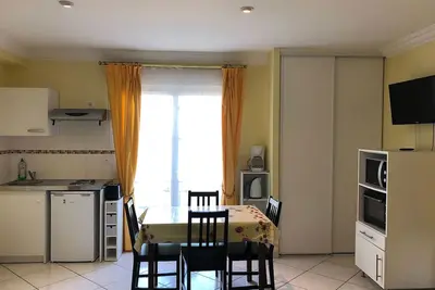 Image de Studio, 27 m2. Rez-de-jardin. Meublé