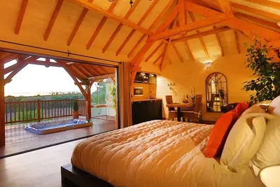 Image de Cabane de Prestige avec Jacuzzi et Sauna Privatifs