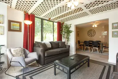Image de Come stay at this Cozy 2 Br newly renovated w/deck