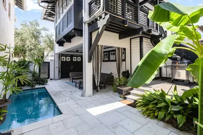 Image de Rosemary Beach House - Private Heated Pool, Carriage House, 3 bikes included!