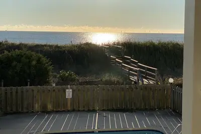 Image de Oceanfront 3br/2ba with pool, large balcony w/ ocean view, private beach access