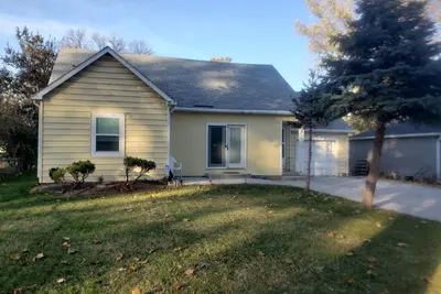 Image de Central Omaha. 15 minutes to anywhere! clean safe home. Near Childrens hospital