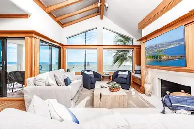 Image de Upstairs Oceanfront Unit | Rooftop Deck w/ Hot Tub | Spectacular Ocean Views!