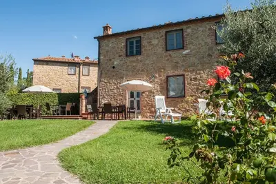 Image de Appartement Ă Montaione, piscine, bassin pour enfants, ideal por familles, 5 pers