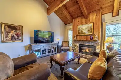 Image de Remodeled 2 Bedroom View Condo Next to the Village at Mammoth! ! !