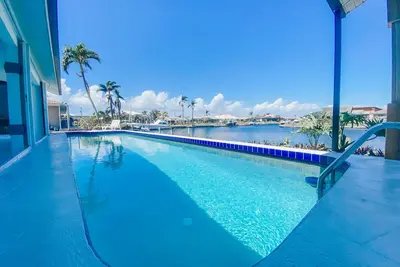 Image de Waterfront 3 Bed/ 2 Bath Luxury Home w/ Pool & Gulf Access - Relax and Enjoy!