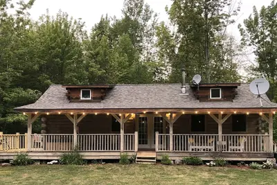 Image de Spirit Lodge- Log Cabin with Large front porch
