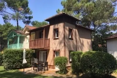 Image de Maison Sur Golf Avec Piscine