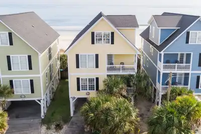 Image de 6 Br Oceanfront Beach House with Heated Private Pool! The Grand's Strand