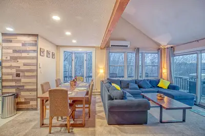 Image de Fun Family townhouse with Game Room, Ski On/Off