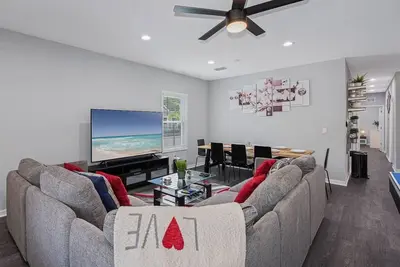 Image de Ybor City Group Home — Game Room & Sleeps 12 | Tampa