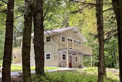 Image de Sale! Ski Okemo & Snow Tubing too! Come enjoy this cozy, newly renovated home!