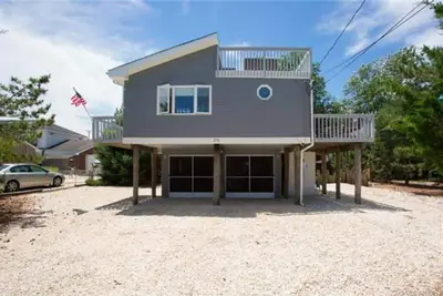Image de Summer Beach House with Spacious Roofdeck