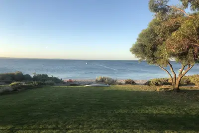 Image de Absolute beachfront at Black Point