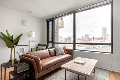 Image de Cozy SoMa 1br w/ W/D, Gym, Roofdeck, nr. Muni & Bart, by Blueground