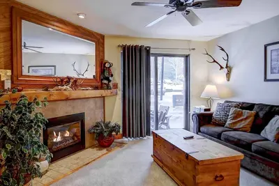Image de Great Summer Rates! Heated Pool-Hot Tubs-Tennis-Grills-Patio-Near Resort/Town Bus-Steps to Parking