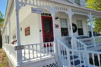 Image de Dragonfly Cottage:All-Sport Adventures Start Here – Boating, Swimming & More!