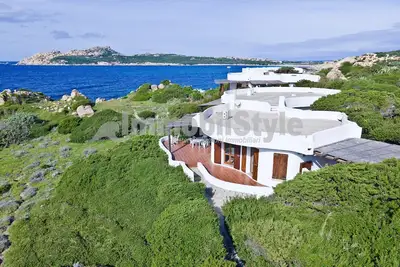 Image de Beachfront villa on the first row with lovely view