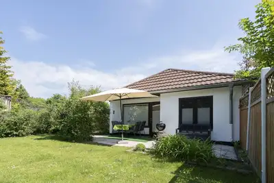 Image de Vacation bungalow with terrace at Zwergenweg 2b in Grömitz-Lensterstrand