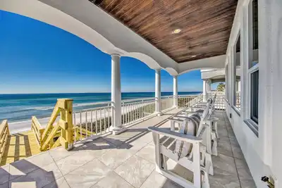 Image de Gulf Front Home/Private *Heated Pool/Free Beach Chair & Umbrella set-up/Unbeatable Views/Gated home