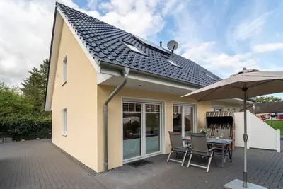 Image de Tipi vacation home with its own sauna at Fischerstraße 6b in Grömitz