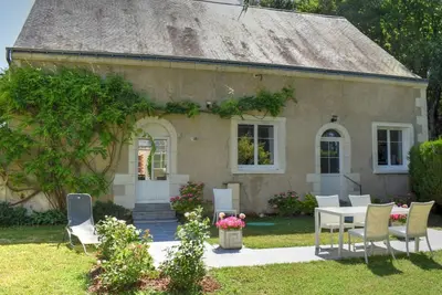 Image de Évasion champêtre : Gîte enchanteur avec jardin clos, rivière et tout confort près des Châteaux de la Loire.