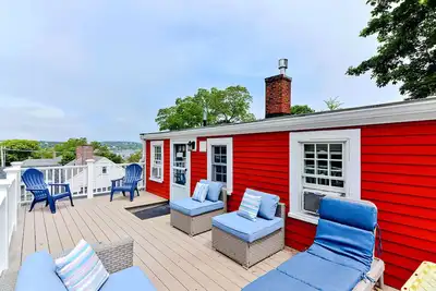 Image de The Spinnaker: A hidden gem in Rockport village with roof deck and a garden.