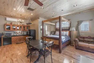 Image de Historic Suite - Downtown Ouray - On Main Street - Air Conditioning!