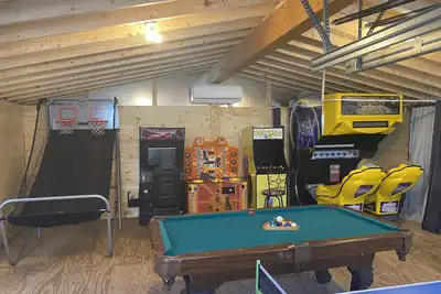 Image de Hot Tub*Huge Game Room*Fire Pit*Lake*Beach* Central Air