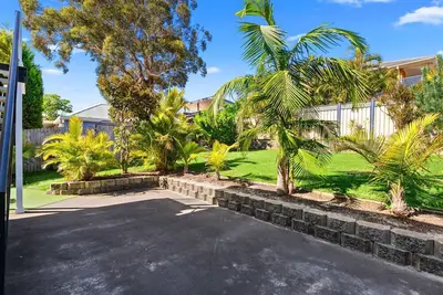 Image de Tomaree Road 16 - Modern duplex just 200m to Shoal Bay Beach, with room for the extended family