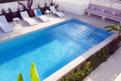 Image de Appartement avec piscine privée dans le jardin méditerranéen face à la mer