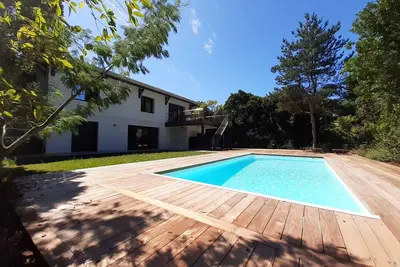 Image de Très belle Villa 6 chambres et piscine chauffée aux Abatilles - Arcachon