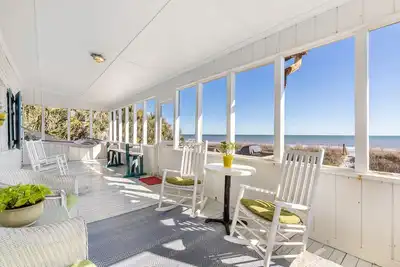 Image de Oceanfront Home/Pet Friendly/Screened Porch/4 Bedrooms/1 Bath/Sleep 8